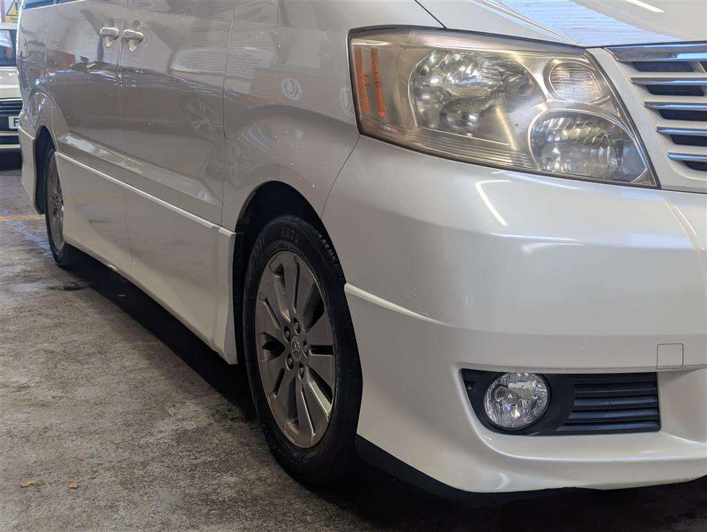 <p>2005 TOYOTA ALPHARD</p>