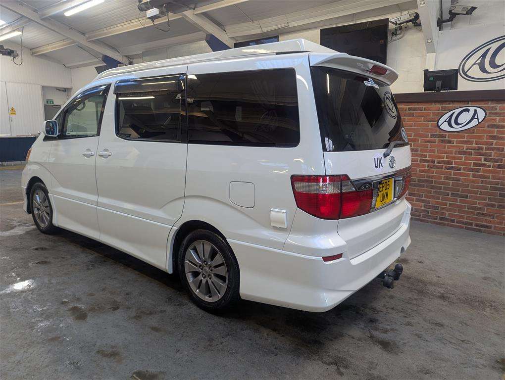 <p>2005 TOYOTA ALPHARD</p>