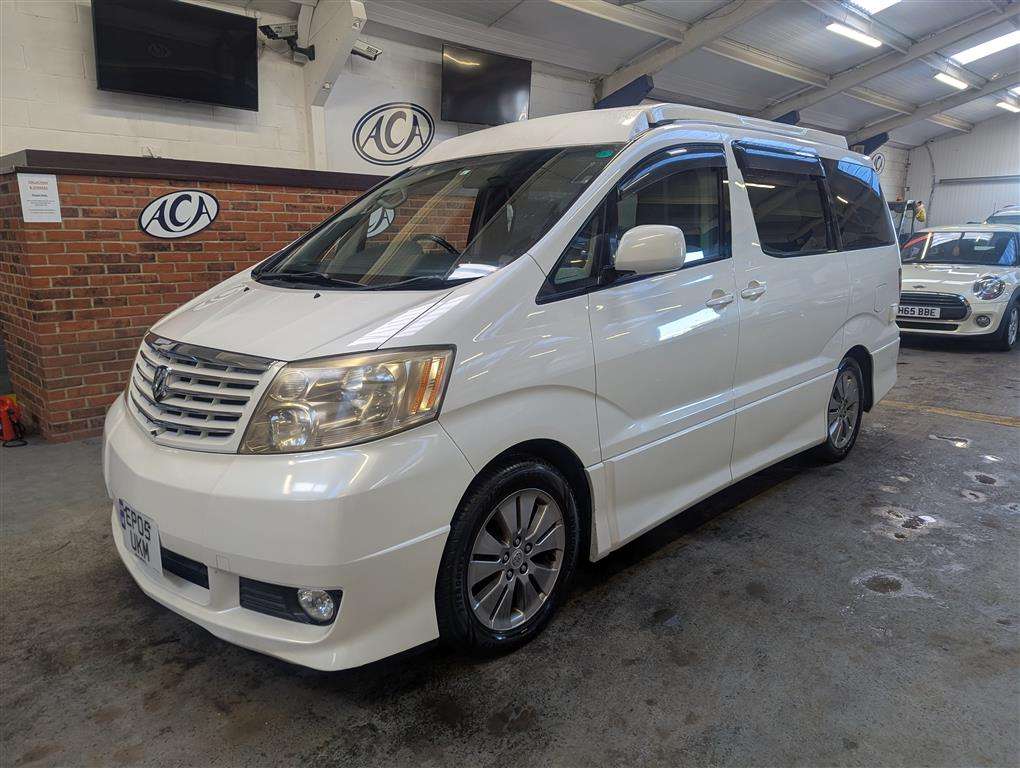 <p>2005 TOYOTA ALPHARD</p>