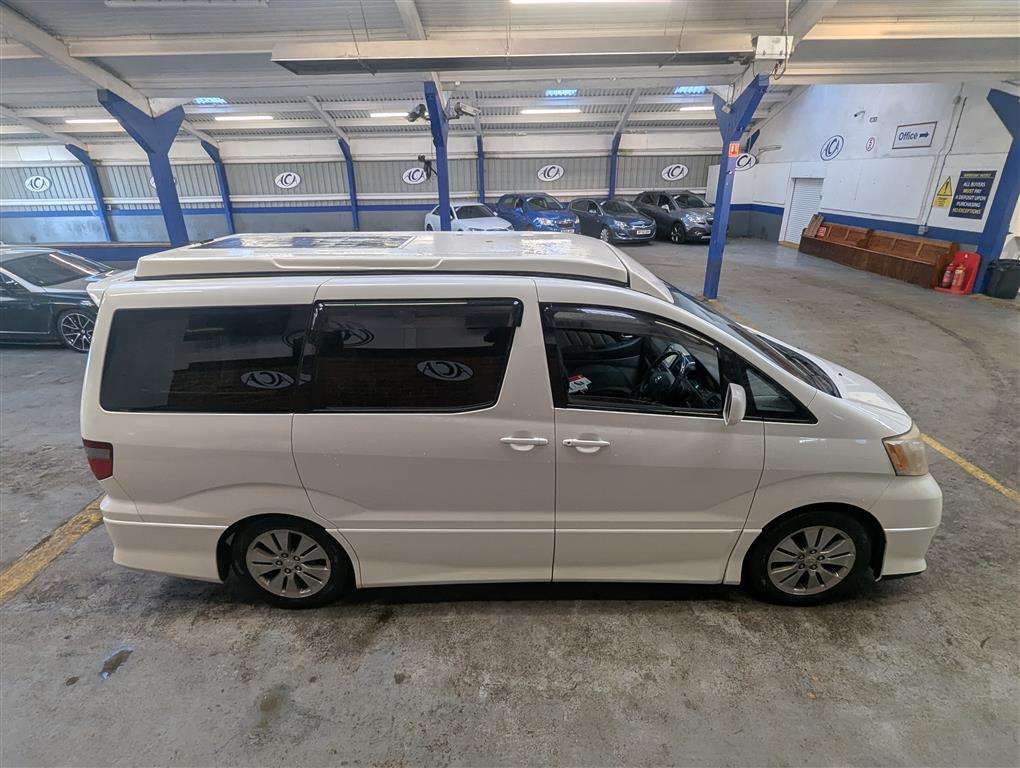 <p>2005 TOYOTA ALPHARD</p>