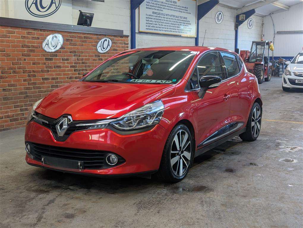 <p>2014 RENAULT CLIO D-QUE S M-NAV NRG TC</p>