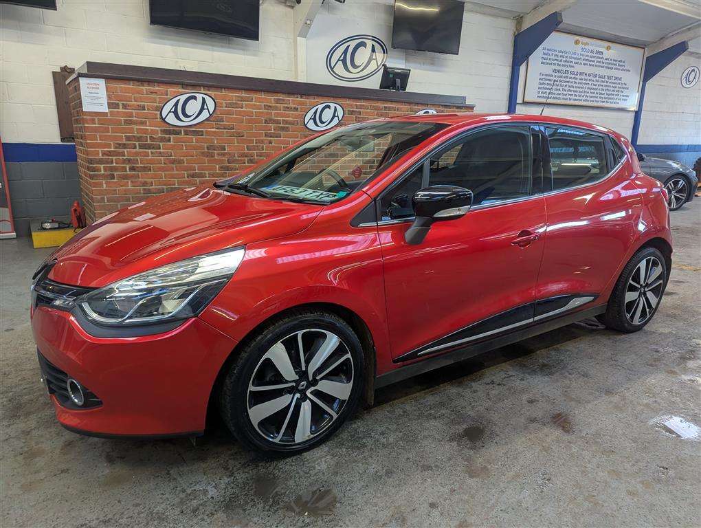 <p>2014 RENAULT CLIO D-QUE S M-NAV NRG TC</p>