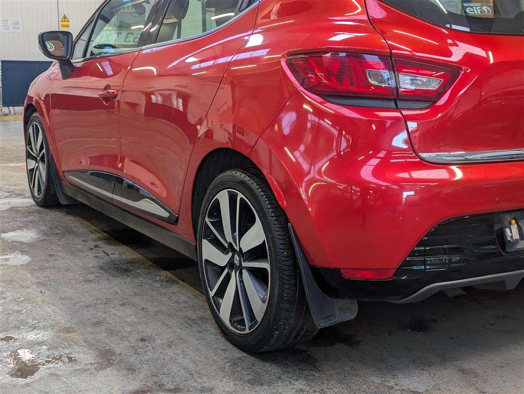 <p>2014 RENAULT CLIO D-QUE S M-NAV NRG TC</p>