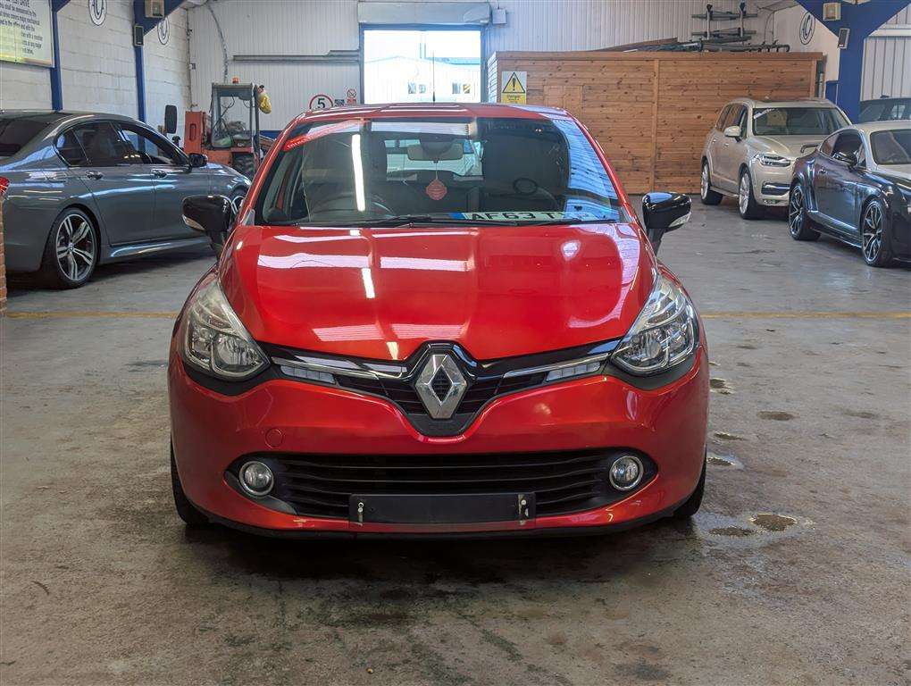 <p>2014 RENAULT CLIO D-QUE S M-NAV NRG TC</p>