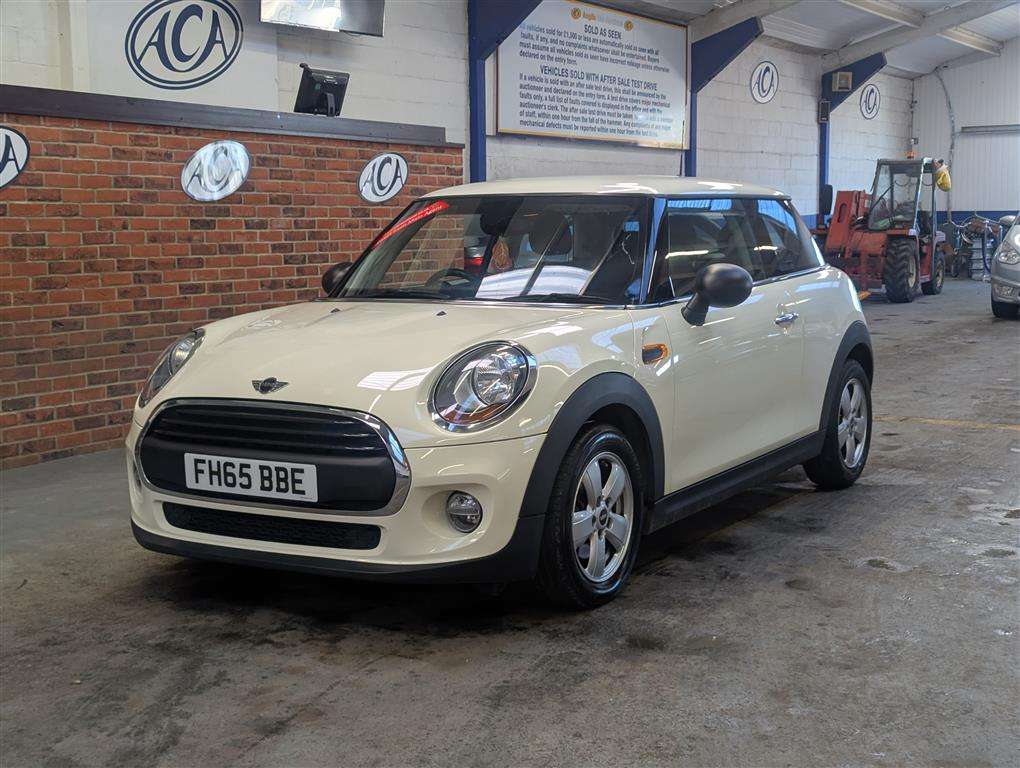 <p>2015 MINI ONE</p>