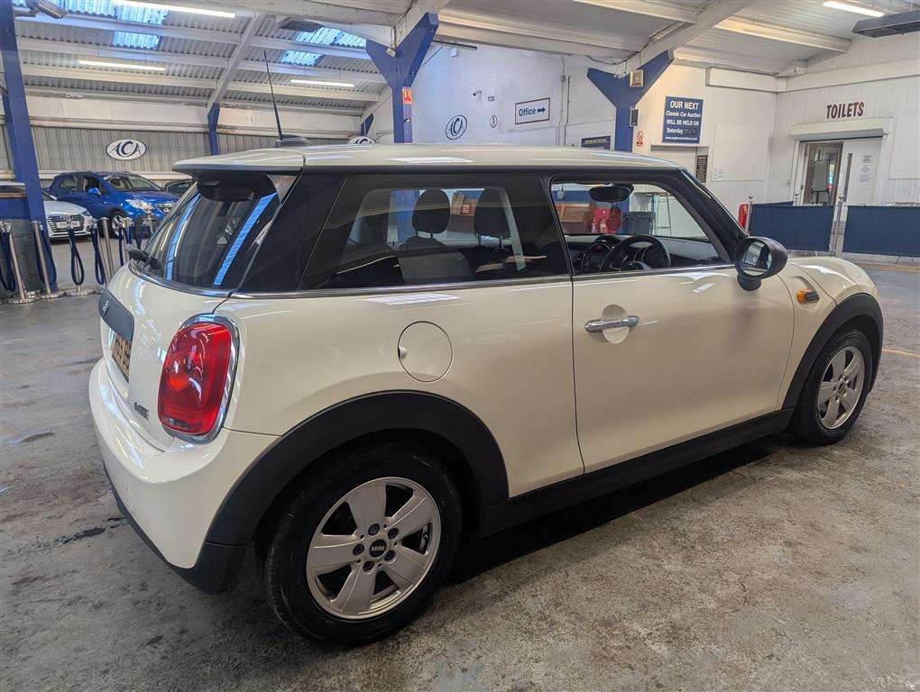 <p>2015 MINI ONE</p>