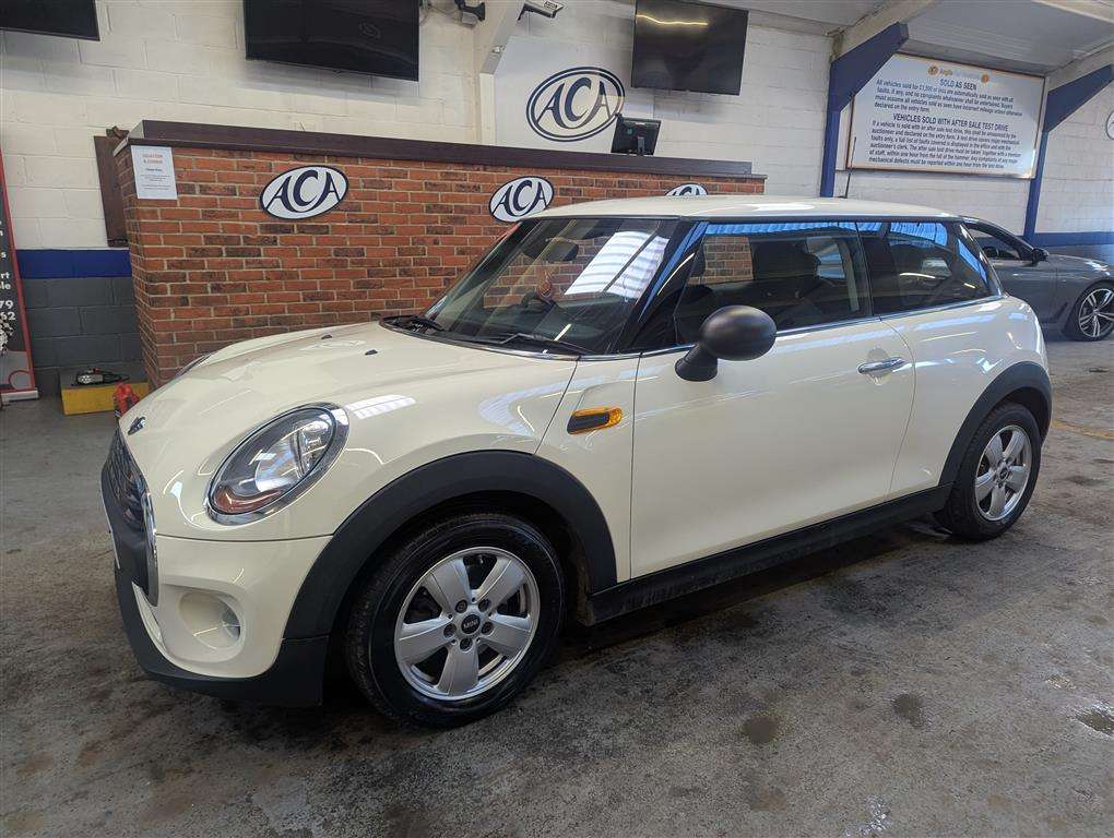 <p>2015 MINI ONE</p>