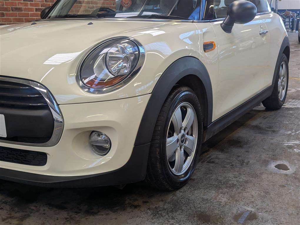 <p>2015 MINI ONE</p>