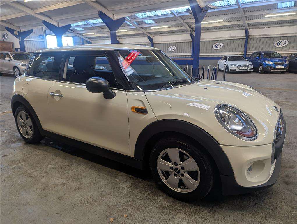 <p>2015 MINI ONE</p>