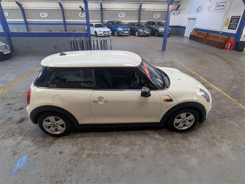 <p>2015 MINI ONE</p>