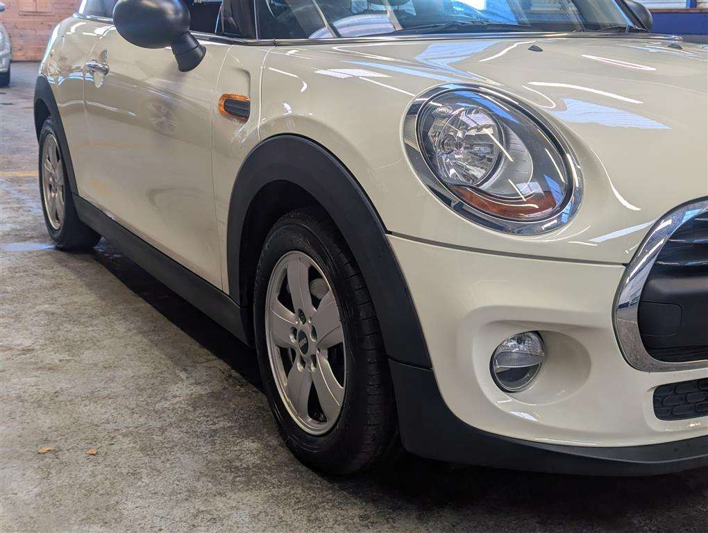 <p>2015 MINI ONE</p>