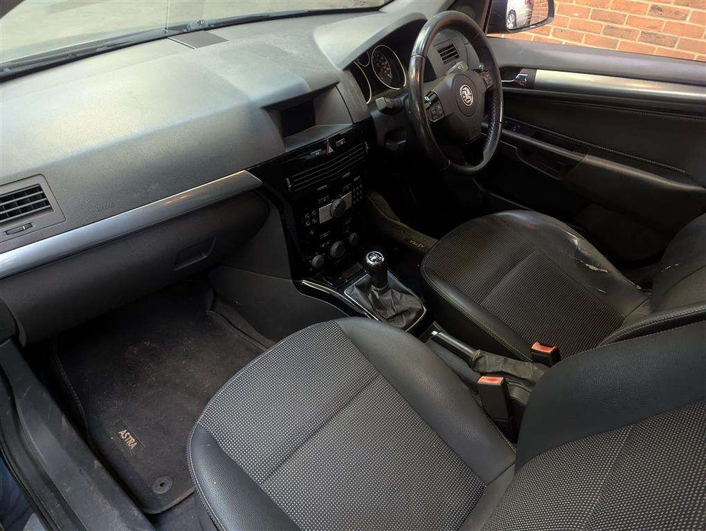 <p>2007 VAUXHALL ASTRA DESIGN CDTI 150</p>