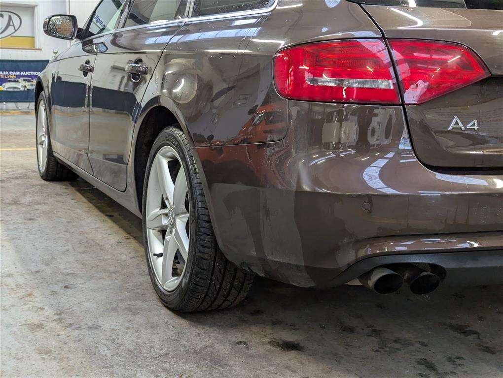 <p>2013 AUDI A4 SE TECHNIK TDI QUATTRO</p>