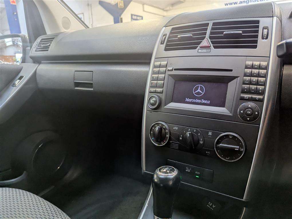 <p>2011 MERCEDES-BENZ A160 BLUEEFF-Y A-GARDE SE</p>