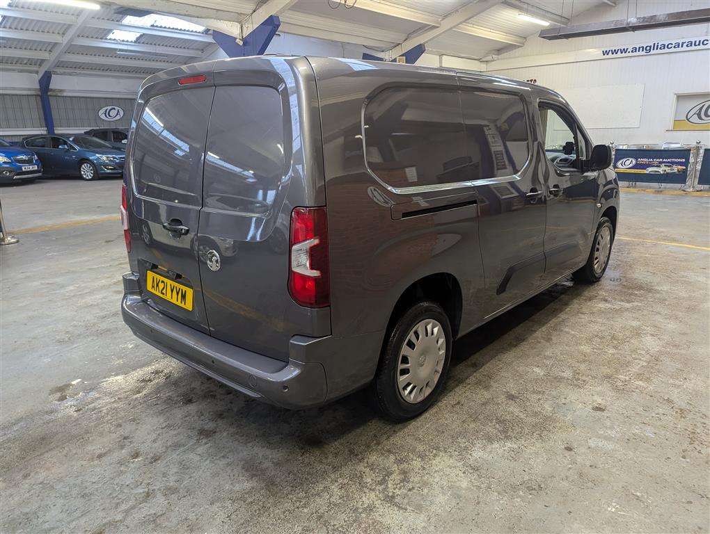 <p>2021 VAUXHALL COMBO 2300 SPORTIVE TD</p>