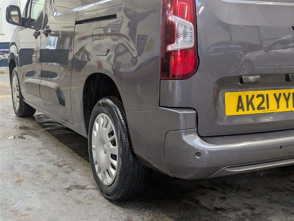 <p>2021 VAUXHALL COMBO 2300 SPORTIVE TD</p>