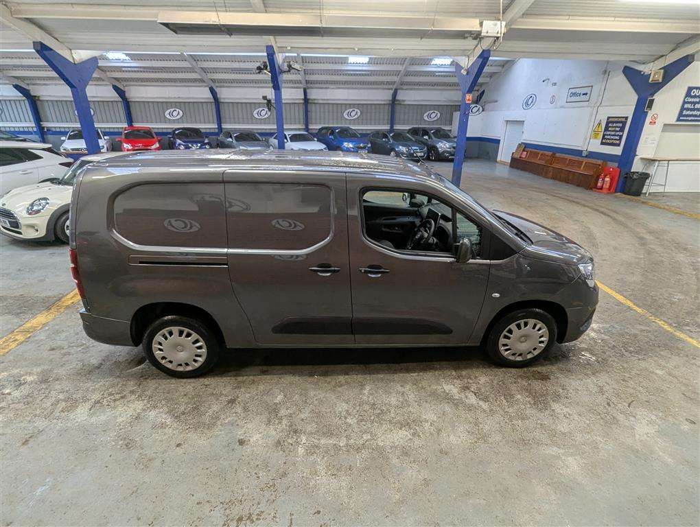 <p>2021 VAUXHALL COMBO 2300 SPORTIVE TD</p>