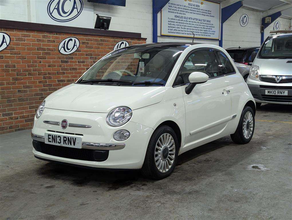 <p>2013 FIAT 500 LOUNGE RHD</p>