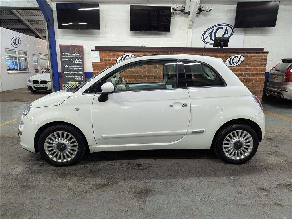 <p>2013 FIAT 500 LOUNGE RHD</p>