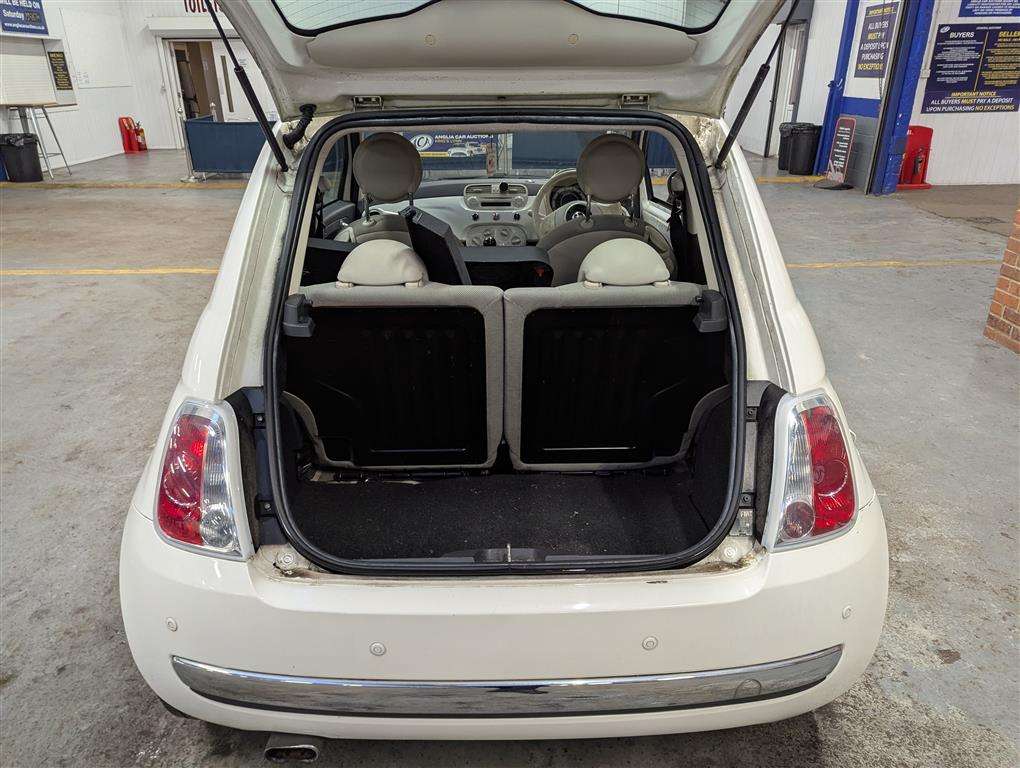 <p>2013 FIAT 500 LOUNGE RHD</p>