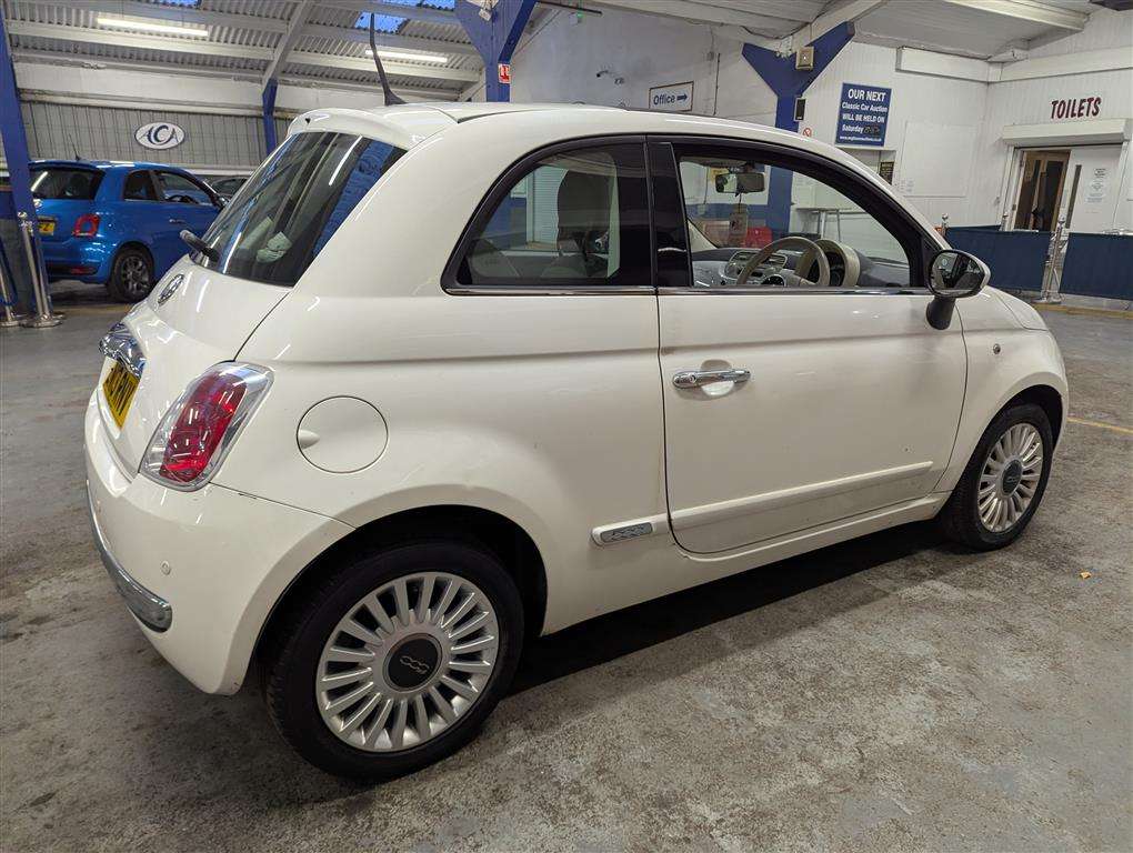 <p>2013 FIAT 500 LOUNGE RHD</p>