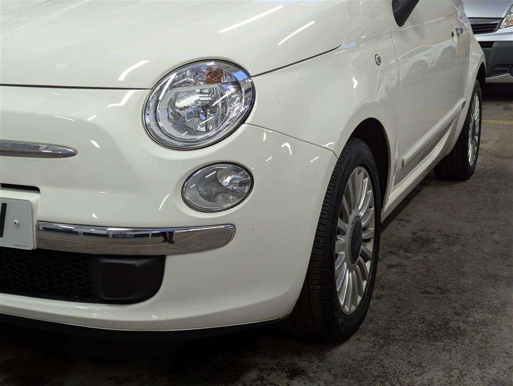 <p>2013 FIAT 500 LOUNGE RHD</p>