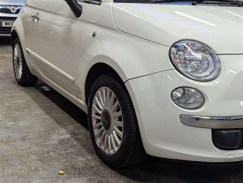 <p>2013 FIAT 500 LOUNGE RHD</p>