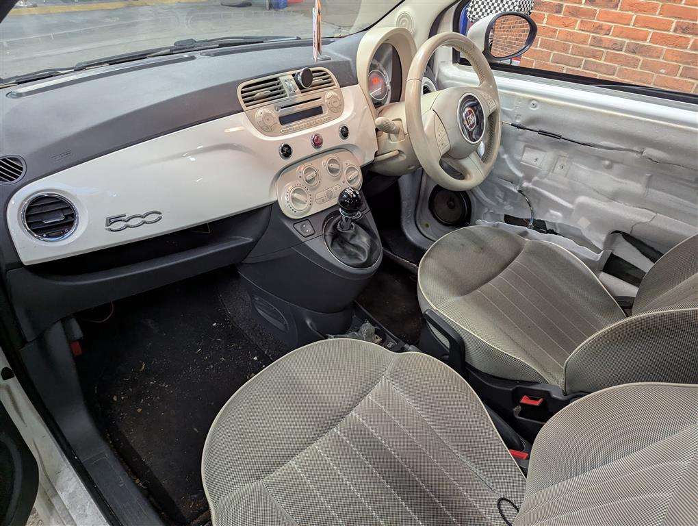 <p>2013 FIAT 500 LOUNGE RHD</p>