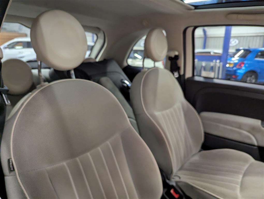 <p>2013 FIAT 500 LOUNGE RHD</p>