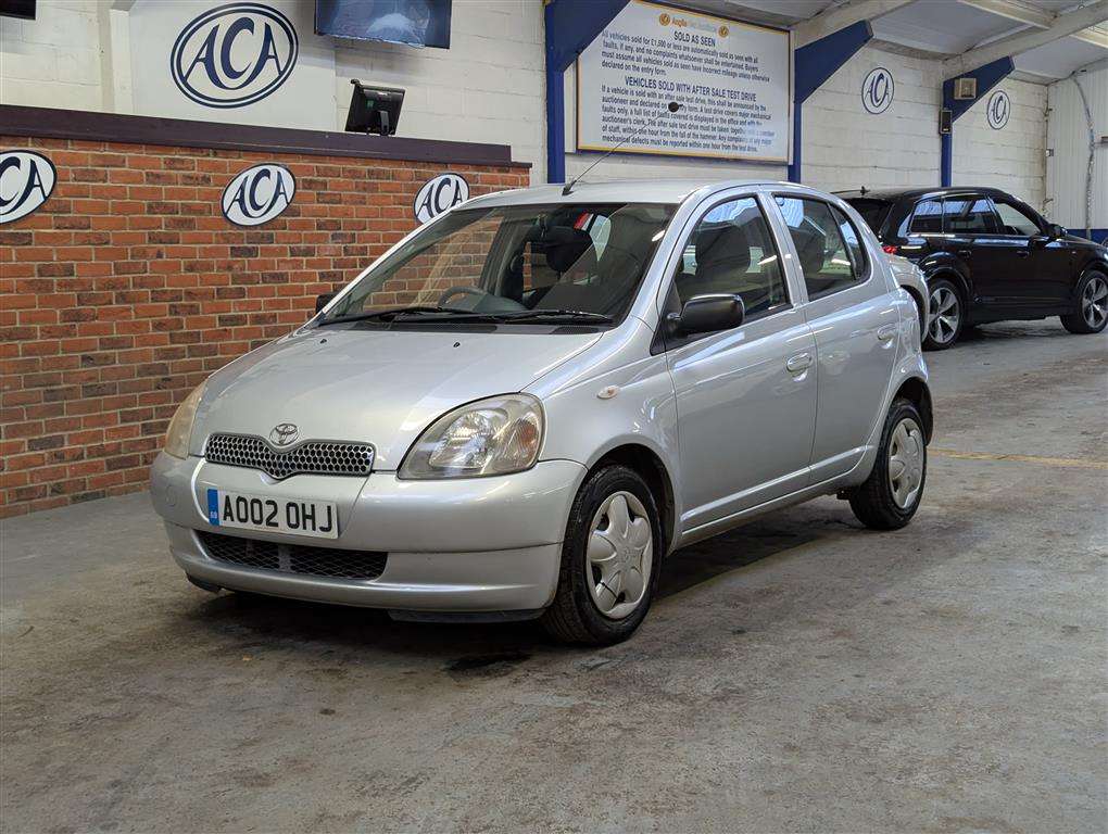 <p>2002 TOYOTA YARIS GLS</p>