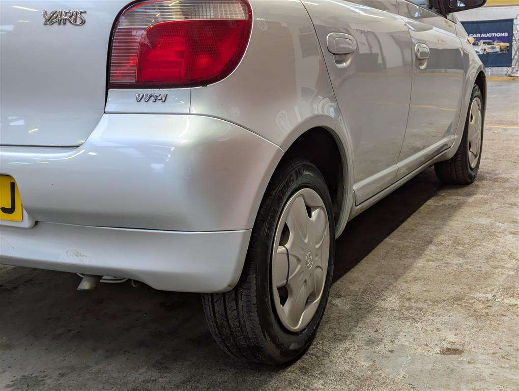 <p>2002 TOYOTA YARIS GLS</p>