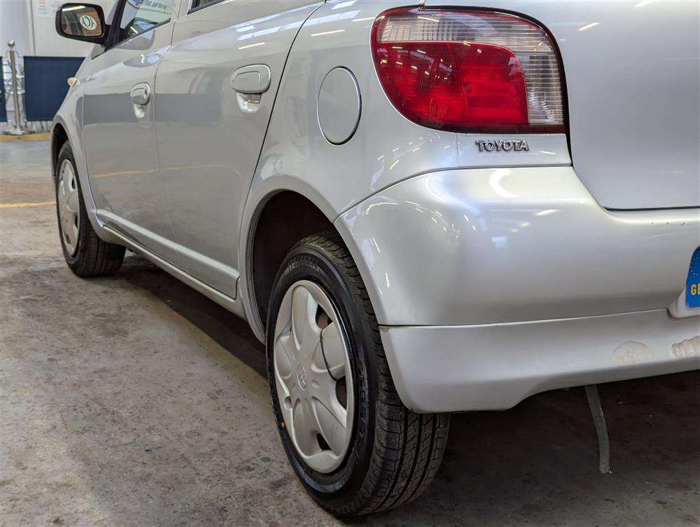 <p>2002 TOYOTA YARIS GLS</p>