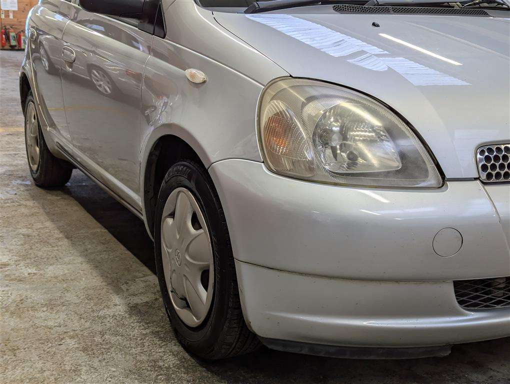 <p>2002 TOYOTA YARIS GLS</p>