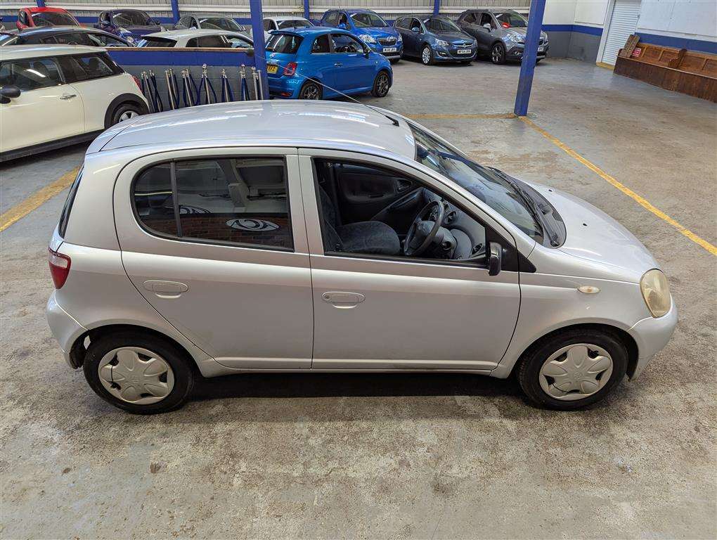 <p>2002 TOYOTA YARIS GLS</p>