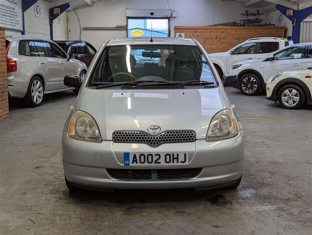 <p>2002 TOYOTA YARIS GLS</p>