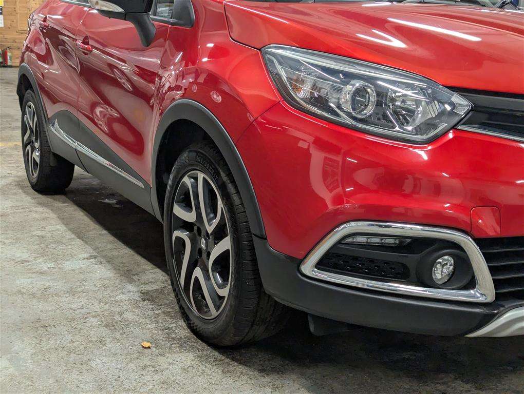 <p>2016 RENAULT CAPTUR SIGNATURE NAV TCE</p>