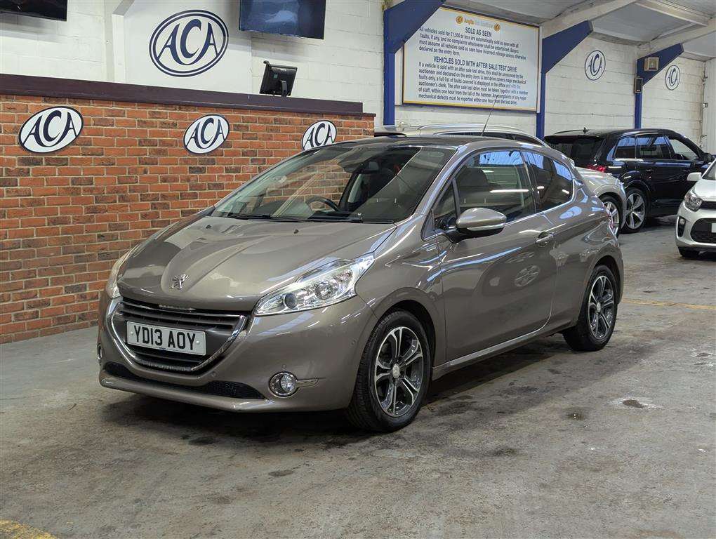 <p>2013 PEUGEOT 208 INTUITIVE</p>