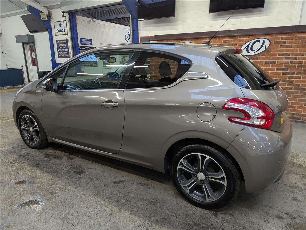 <p>2013 PEUGEOT 208 INTUITIVE</p>