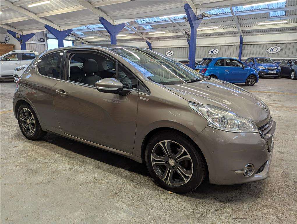 <p>2013 PEUGEOT 208 INTUITIVE</p>