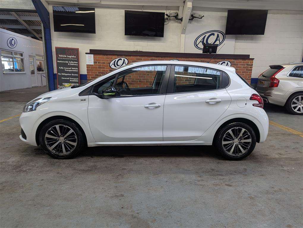 <p>2016 PEUGEOT 208 XS LIME</p>