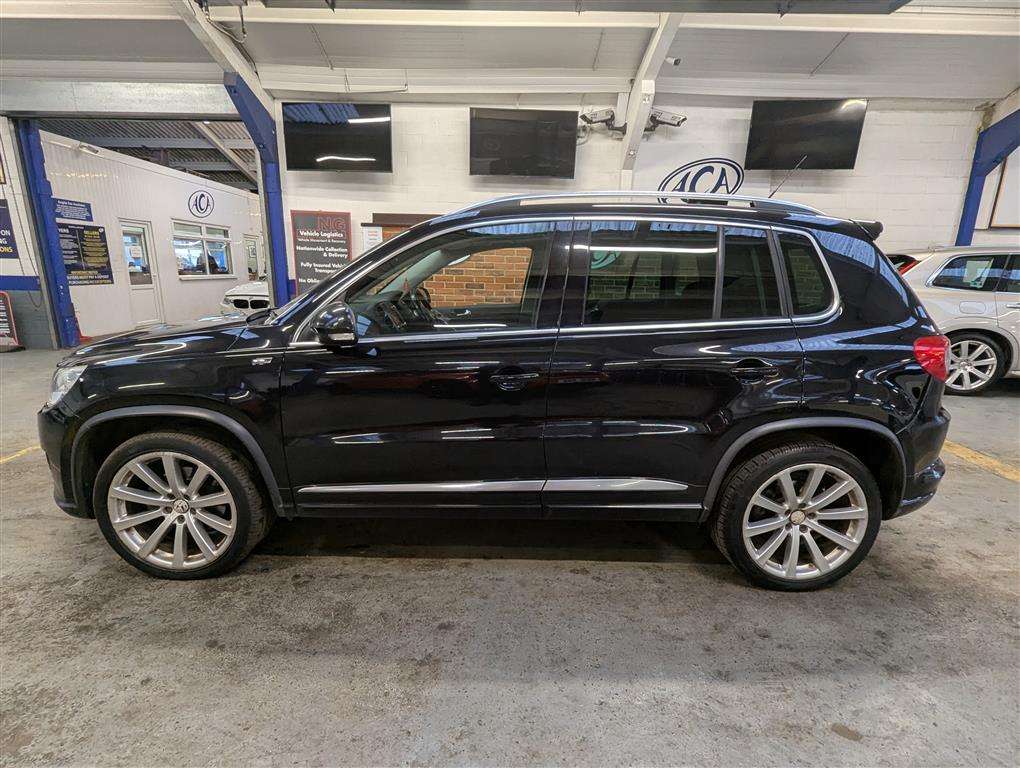 <p>2010 VOLKSWAGEN TIGUAN RLINE TDI 4MOT 140</p>