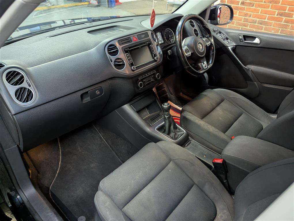 <p>2010 VOLKSWAGEN TIGUAN RLINE TDI 4MOT 140</p>