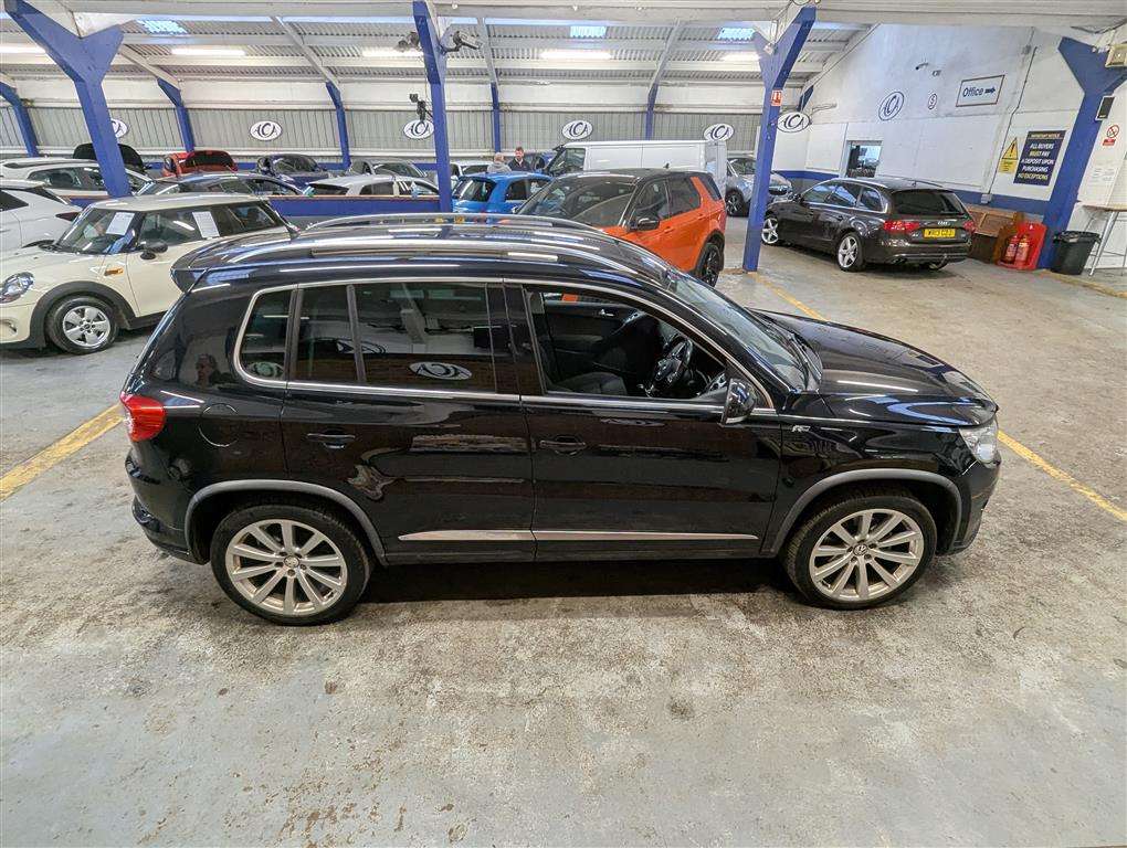 <p>2010 VOLKSWAGEN TIGUAN RLINE TDI 4MOT 140</p>