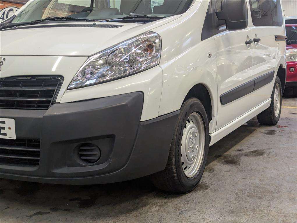 <p>2015 PEUGEOT EXPERT TEPEE COMFORT L1 H</p>