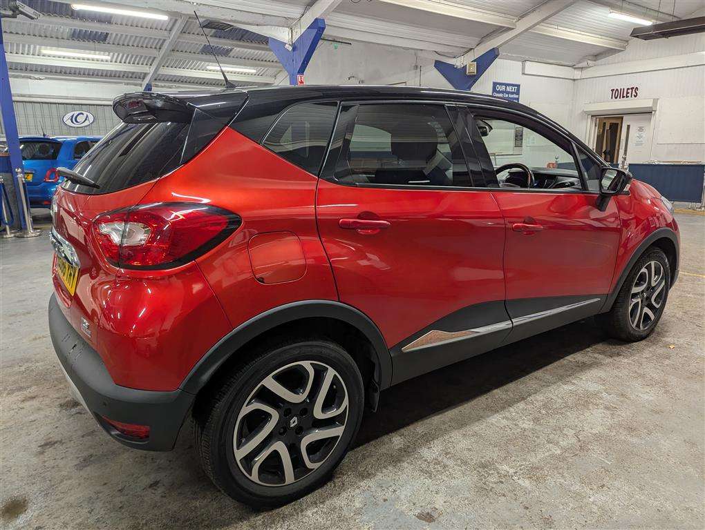 <p>2016 RENAULT CAPTUR SIGNATURE NAV TCE</p>