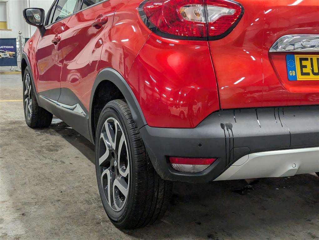 <p>2016 RENAULT CAPTUR SIGNATURE NAV TCE</p>