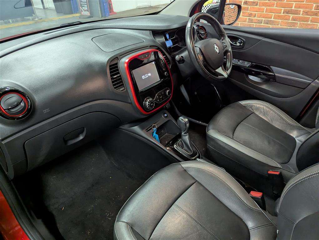 <p>2016 RENAULT CAPTUR SIGNATURE NAV TCE</p>