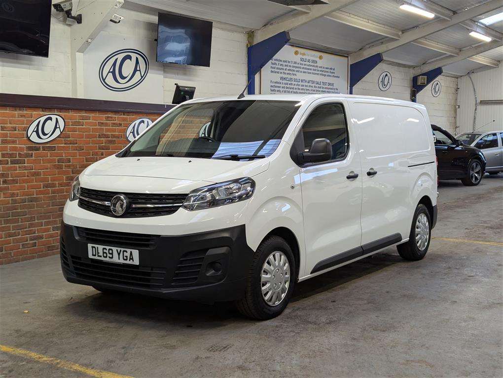 <p>2020 VAUXHALL VIVARO 2700 EDITION S/S</p>