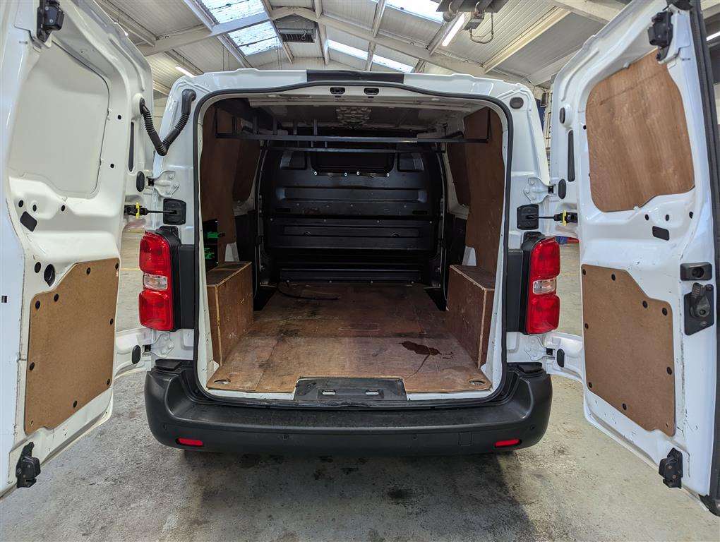 <p>2020 VAUXHALL VIVARO 2700 EDITION S/S</p>