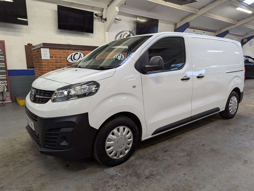 <p>2020 VAUXHALL VIVARO 2700 EDITION S/S</p>